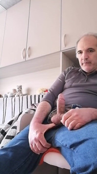 Sert, şişmiş penisim hemen mastürbasyon yapmak istiyor!