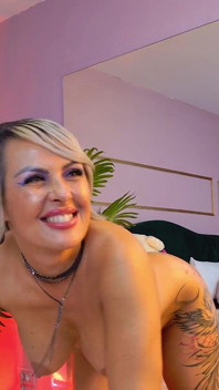 Blonďatá hardcore MILF šuká její kundičku