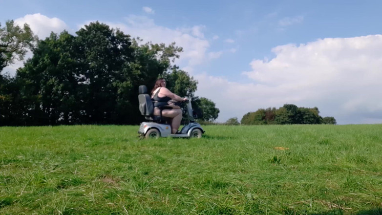 SSBBWLadyBrads: Viens chevaucher avec moi