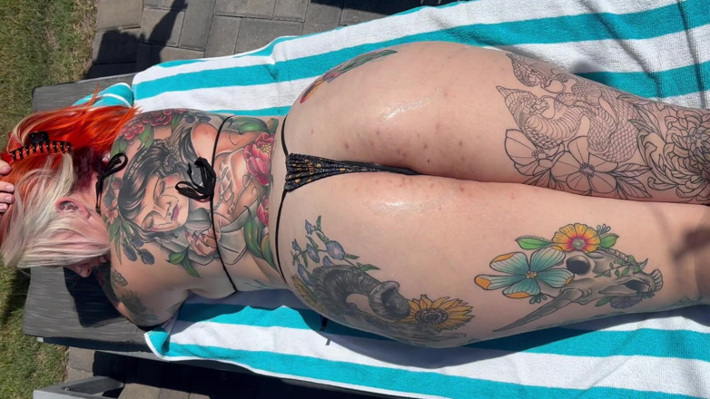 Josie Jaxxon: Dubbele hete vrouw reetaanbidding met oliemassage