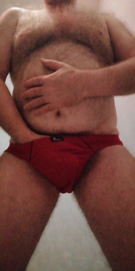 Accarezzo Il Mio Rigonfiamento Negli Slip Attillati Di Papà Rossi, Mi Sego Fino a Quando Non Pompo Un Enorme Carico Cremoso..