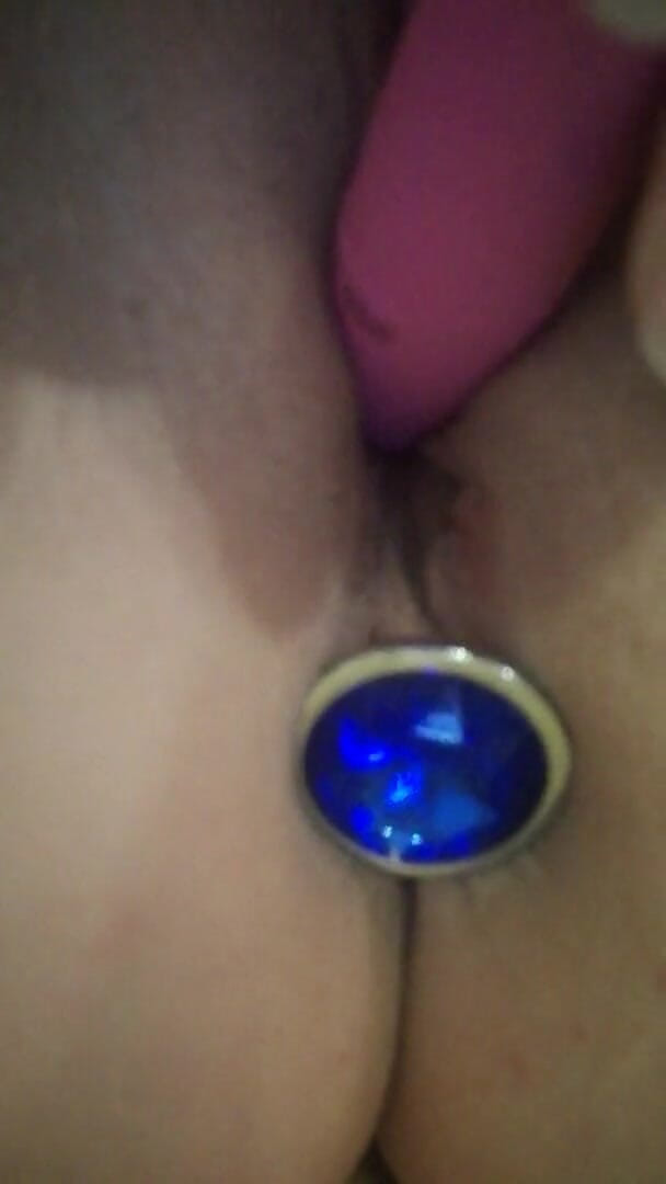 Mia99: Having fun with a anal plug and my pink friend