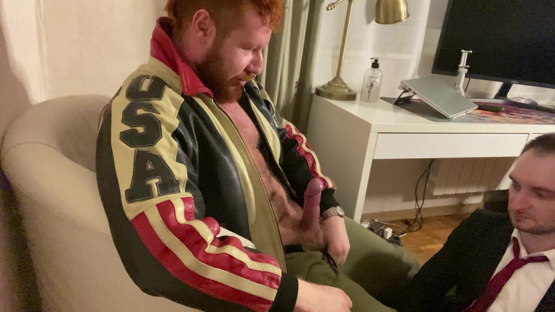 KinkySirius: Část 1. Kinkysirius v obleku cvičí naplno s pusou a s...