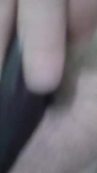 Sexy filipina milf disfrutando de su berenjena