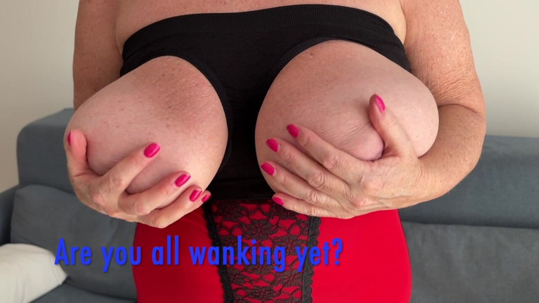 Aunty Sandra vintage girdle queen: Vgq36 Aunty Sandra Waiting on a Visitor