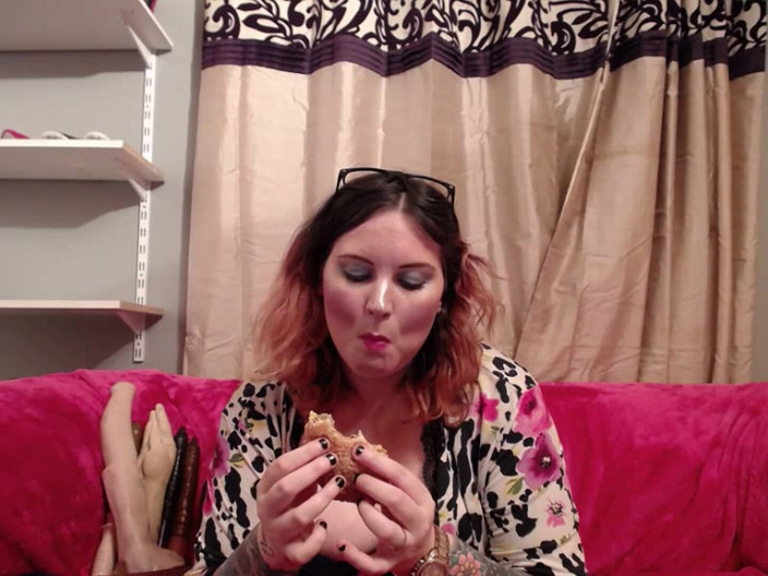 MissFFW: Bayan ffw klipler arasında burger yiyor