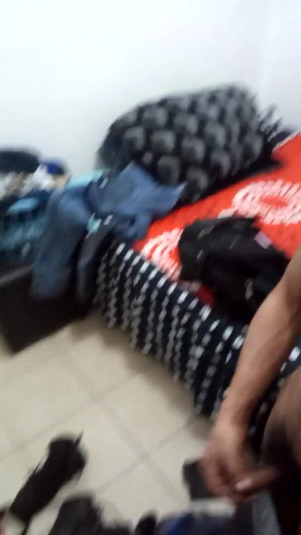 FerZapata: Olhe para o meu pau grande, é bonito e duro, querendo...