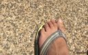 Manly foot: Buurvrouw neukt geëjaculeerd in mijn teenslippers! - sperma voetfetisj
