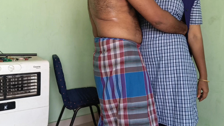 Palani69: Colegiala compartió cama con maestro durante las horas del almuerzo...