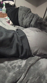 Hraní Si S Nohama Manželky Při Kouření POV