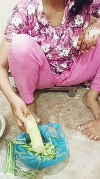 Une Indienne qui travaille se fait baiser en bangladais, dirty talk
