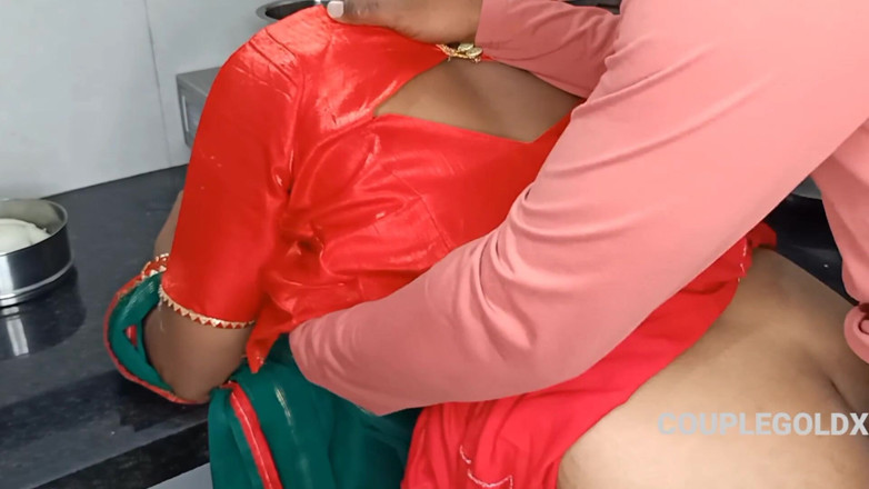 Sexy Komal: Komal ha fatto il suo latte e lo ha dato...