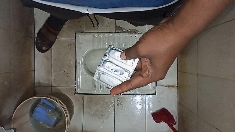 Fucking my wife: เมียกูเย็ดควยดิลโด้ด้วยการจูบ