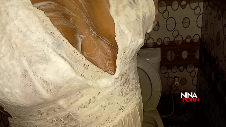 Nina simons: Ebony Girl Twerking in Her Bathroom and Neighbour Sneak in...