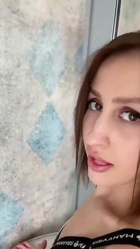 Johntronx - super sexy modelka je ošukaná a vystříkaná do kundičky ve stylu POV