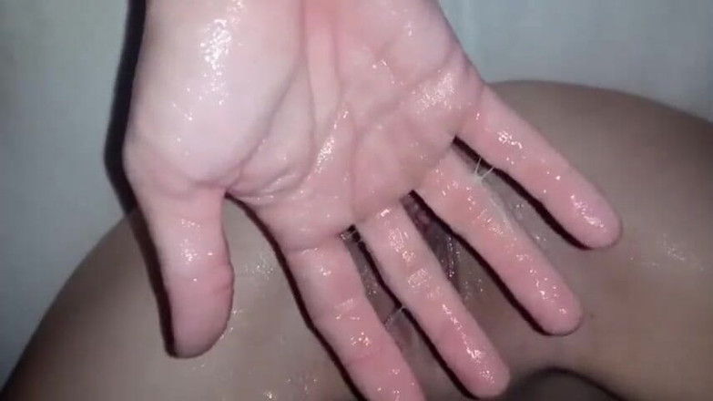 Husband-fist-wife: Fist e cazzo in Cowgirl al contrario