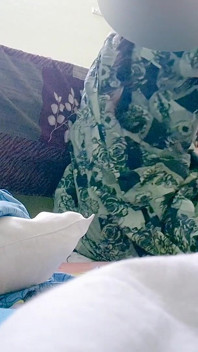 Seksi desi kayınbirader gece sikime güzelce biniyor onu domaltarak sert siktim ve amının içine boşalıyorum