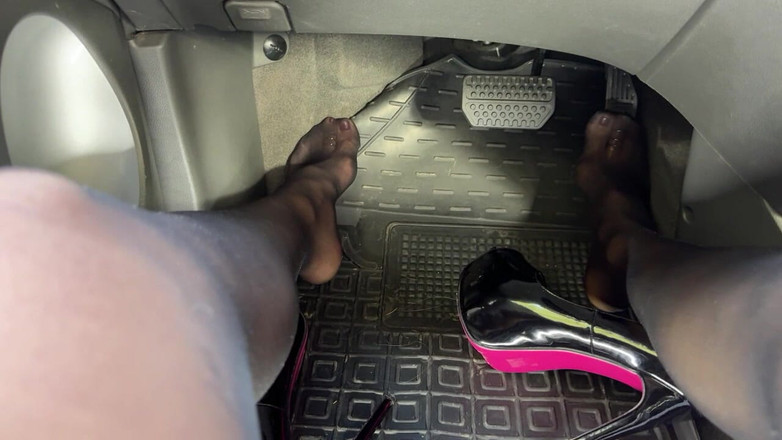 DINA LIGHT: Pedał pompowania z ukraińską boginią