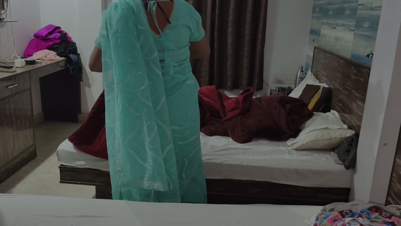 BadMash_Bhabhi: Bhabhi's friend fucked the village Bhabhi well by making her...