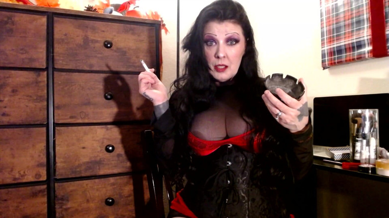 Abby Anna: Matura che fuma pesantemente