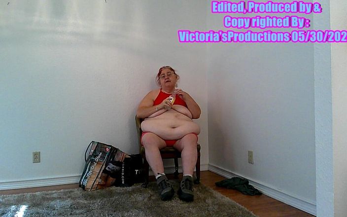 BBW nurse Vicki adventures with friends: Zkouším šortky a topy! Iam tření břicha a prsou