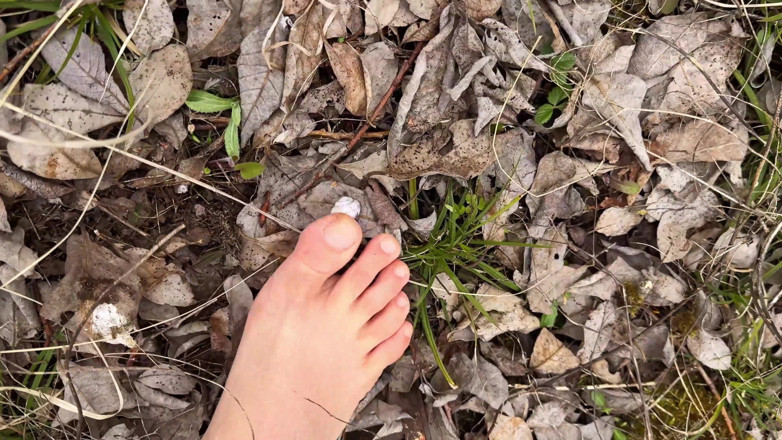 Vasya Sylvia: Barefoot Walk in the Forest - Foot Fetish - Bare Feet!