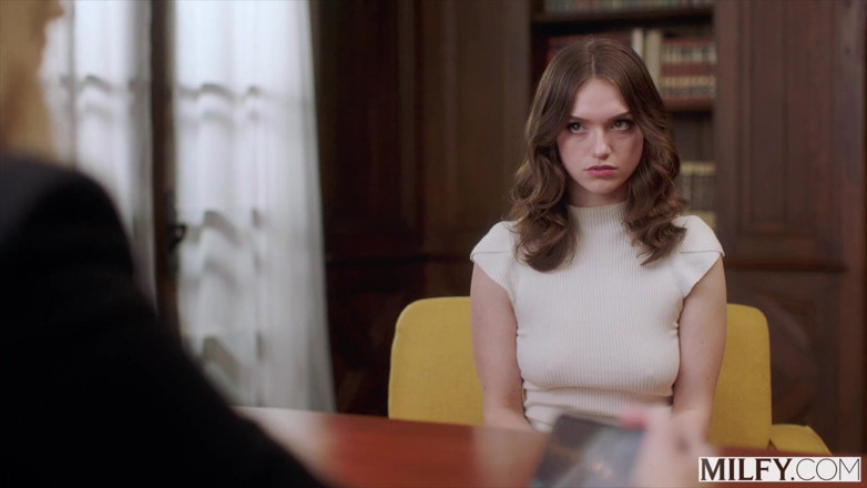 Milfy: Il preside ellie di milfy insegna una lezione alla studentessa...
