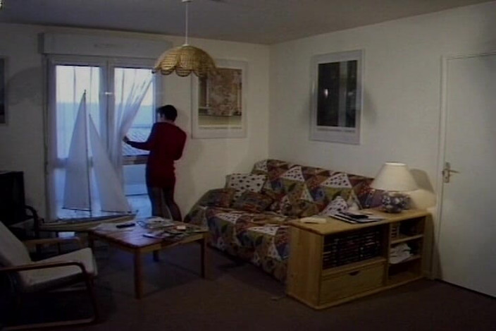 Monde Francais: Two Attractive French Babes Enjoying Hot Anal Threesome