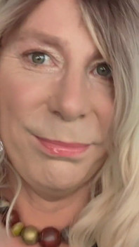 Nikki stále na turné
