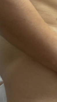 Valentine's Footjob Fantasy: Tălpi unse cu ulei și Petale de Trandafir
