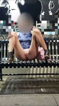 Milf de rue, pas de culotte
