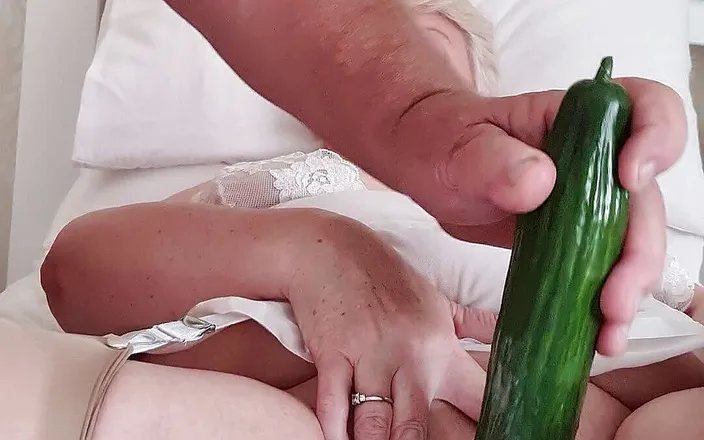 Uk Joolz: Willy fucks me with his home grown cucumber!