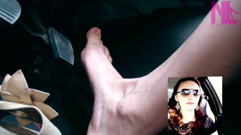 Nyllady: Crazy Driving in Flat Sandals and Barefoot