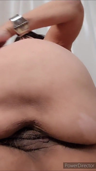 看我抚摸我毛茸茸的阴户。