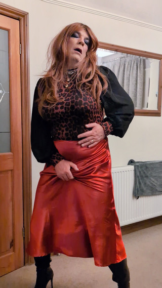 Sarahsatinslut: Saten Etek ve Tayt