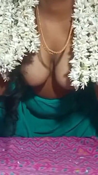 Hintli tamil ateşli ev hanımı sikişiyor