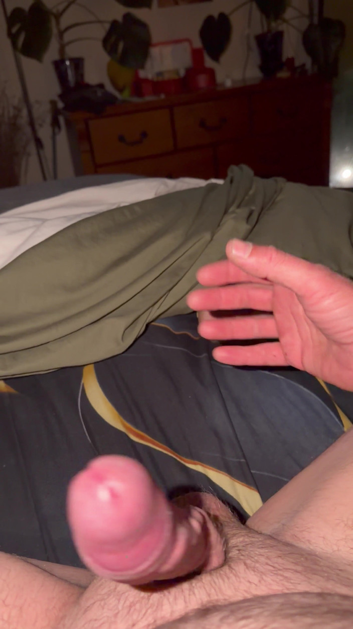 Isaac Hunt: Masturbándose en la cama