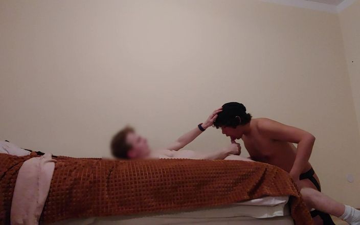 LeoTeenLatinos: La estudiante heterosexual de Letonia quiere probar el sexo gay...