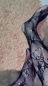 Je Joue Avec Mes Jambes Dans Des Bas Et Des Talons Sexy