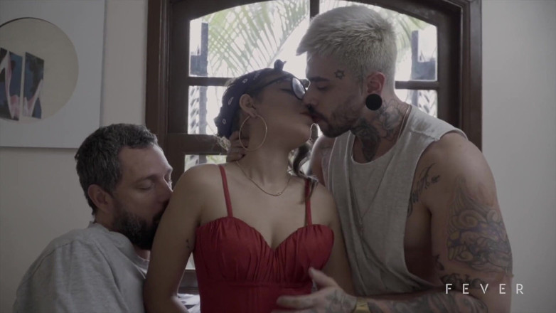 Fever Films: Engañando a mi novio con dos chicos