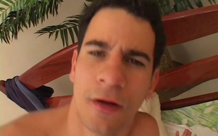 Gays Case: Jucăuș heterosexual tip Ken Masters ar dori să obțină o...