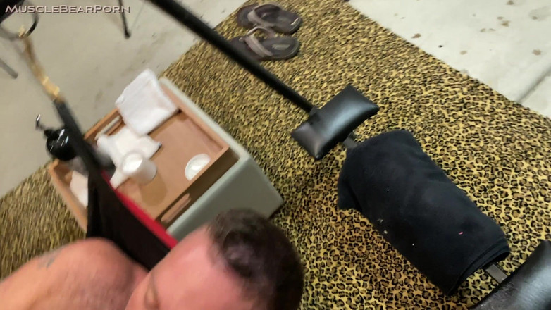 Muscle Bear Porn: Sling Bud