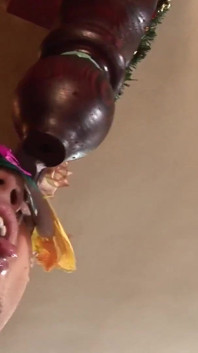 Video esclusivo senza preservativo: la scopata di coppia si trasforma in caldo sesso a tre gay