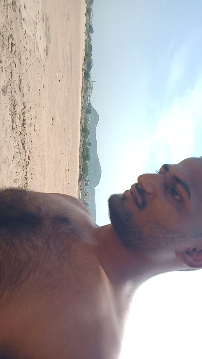 KUMBHA MANOJ KUMAR: Ik mis mijn lieve vriend een liefdes-junglemassage in het bos