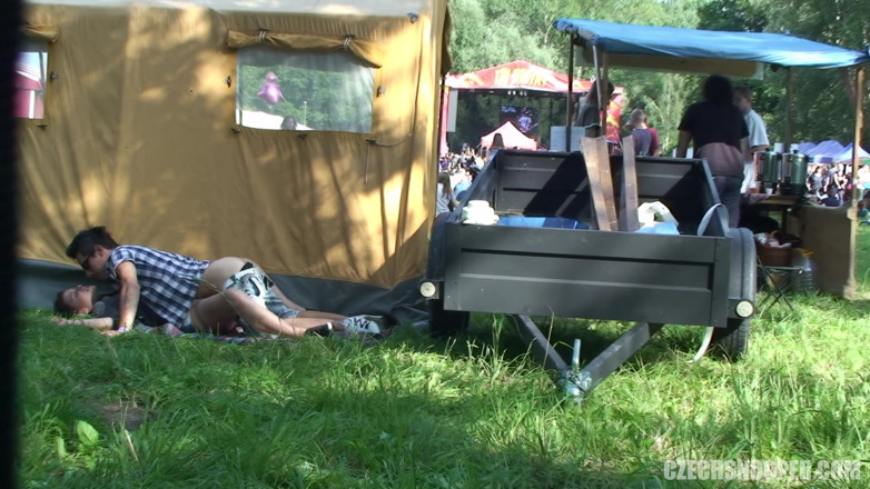 Czech Snooper: Czech Snooper 6: Skandal festiwalowy - Dwie gorące kobiety Wystawić dziki pokaz!