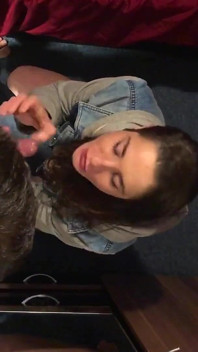 Geiles teen bekommt auf der After-party ihren arsch geleckt und gefickt. (erster Teil)