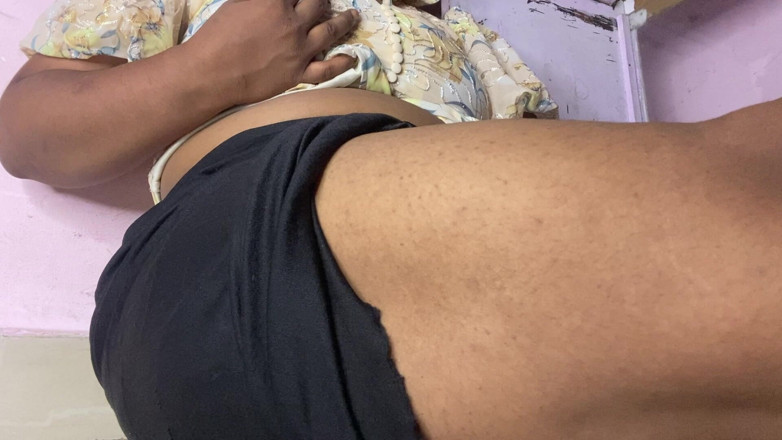Angoori: Tamil menina dedilhando buceta peitos show