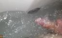 Solo X man: Follando un chorro de agua en una bañera de hidromasaje -...