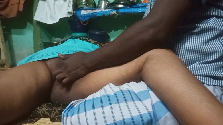 Priyanka314: Tamilische hausfrau mit college-jungen