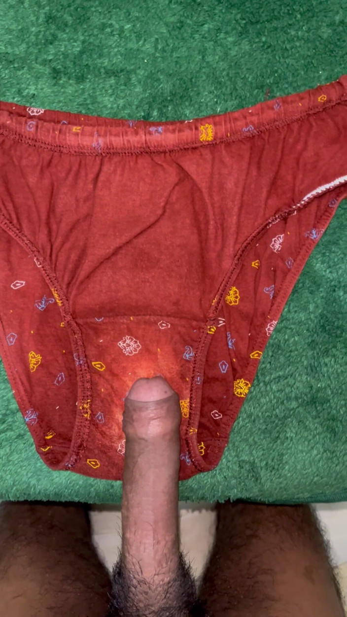 Cumlover35804: シャクトラのダーティパンティで自慰をしてストレスを解消した